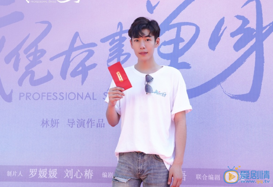 何泽远随性图片 何泽远高清写真_何泽远高清剧照