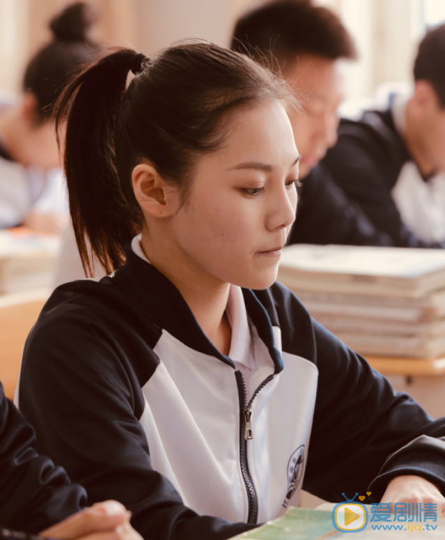 向津仪《你在我的右手边》剧照 向津仪高清写真_向津仪高清剧照