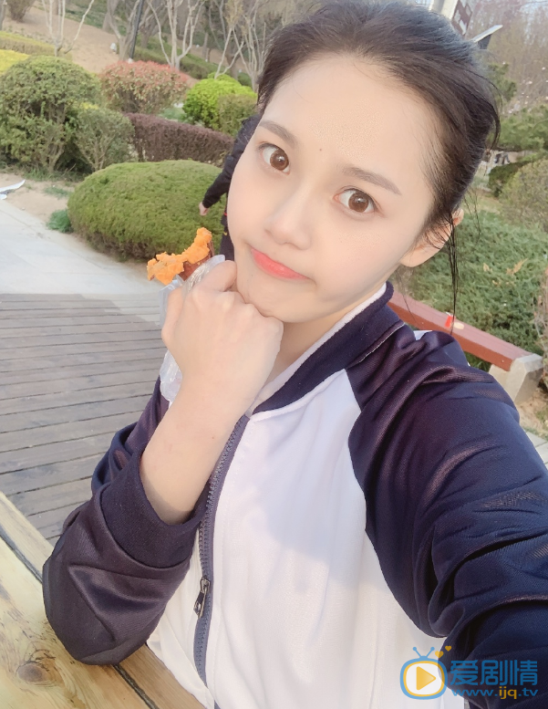 向津仪《你在我的右手边》剧照 向津仪高清写真_向津仪高清剧照