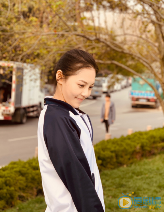向津仪《你在我的右手边》剧照 向津仪高清写真_向津仪高清剧照
