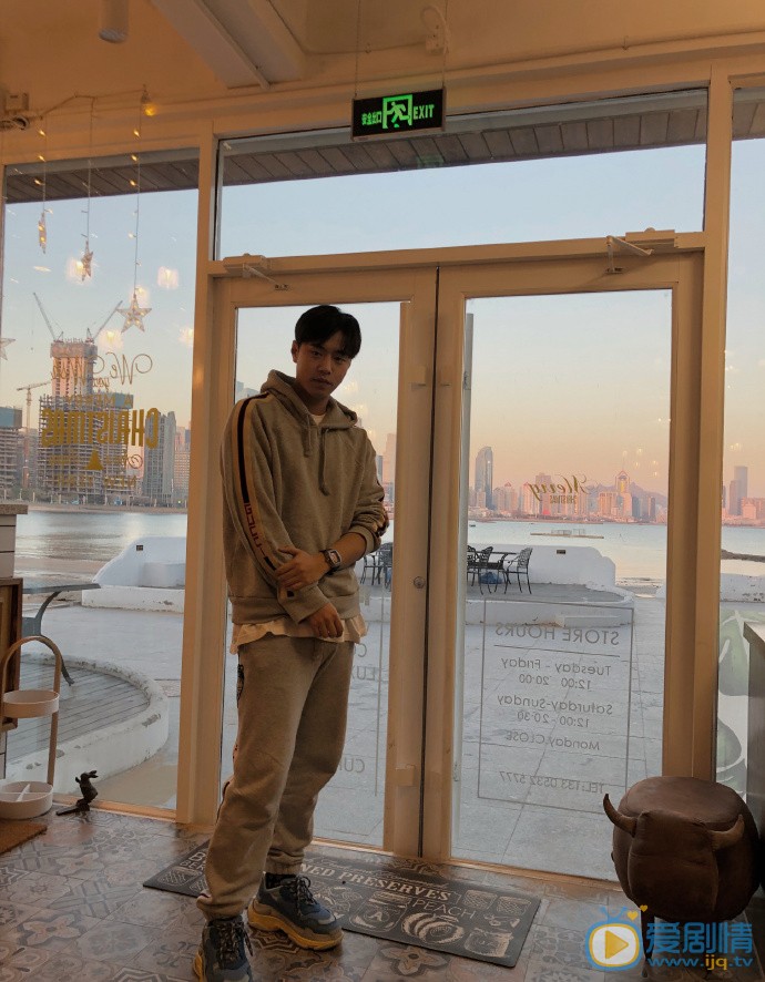 周鑫街拍图片 周鑫高清写真_周鑫高清剧照