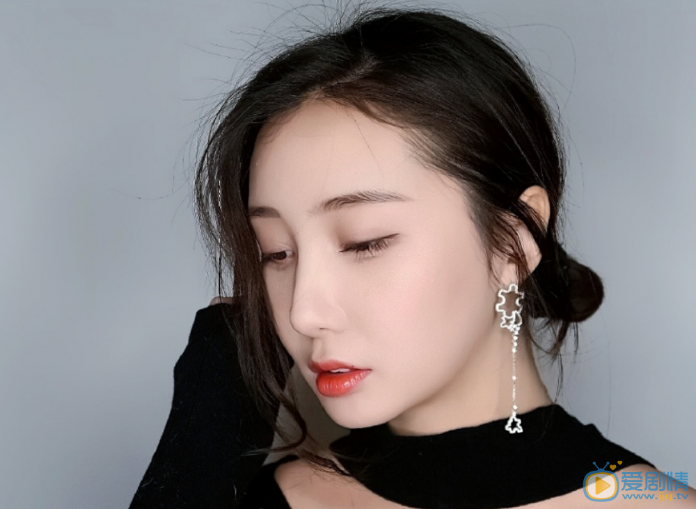 曾凡子生活照 曾凡子高清写真_曾凡子高清剧照