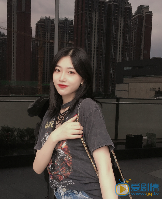 刘尼夷游玩照 刘尼夷高清写真_刘尼夷高清剧照
