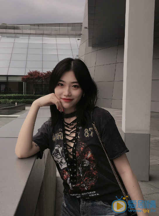 刘尼夷游玩照 刘尼夷高清写真_刘尼夷高清剧照