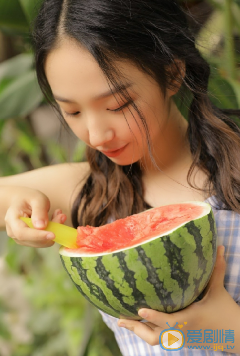 尹蕊吃西瓜写真 尹蕊高清写真_尹蕊高清剧照
