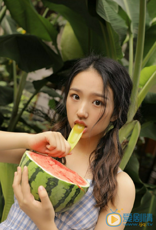 尹蕊吃西瓜写真