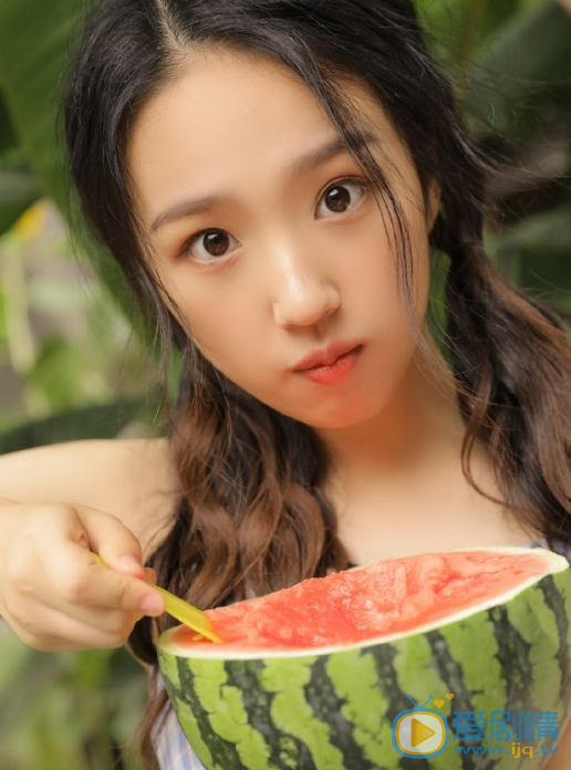 尹蕊吃西瓜写真 尹蕊高清写真_尹蕊高清剧照