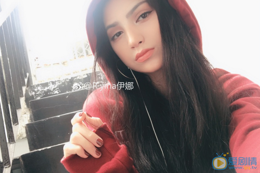 热依娜个性写真 热依娜高清写真_热依娜高清剧照