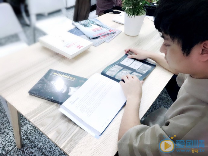 李奎日常生活照图片 李奎高清写真_李奎高清剧照