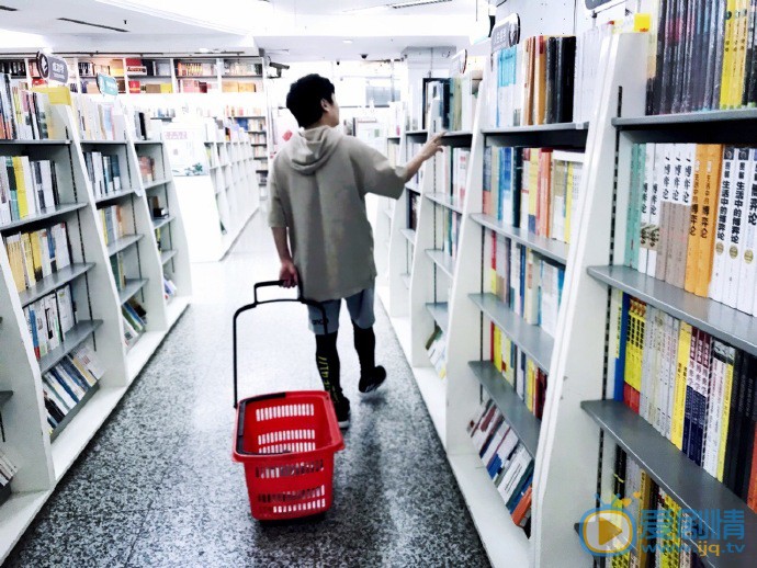 李奎日常生活照图片 李奎高清写真_李奎高清剧照