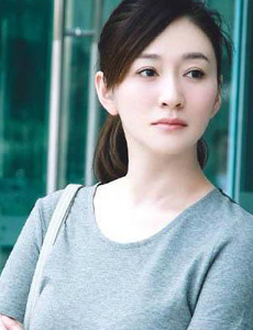 时空来电何君这个角色是由谁饰演的？她的结局怎么样？