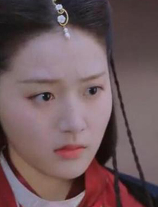 明月照我心李明月是由谁饰演的？剧中的她和谁有感情线？
