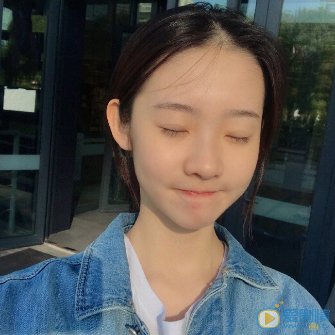 张艺凡甜美自拍照 张艺凡高清写真_张艺凡高清剧照