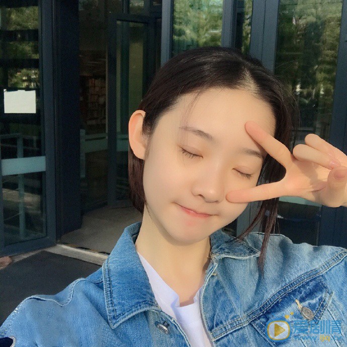 张艺凡甜美自拍照 张艺凡高清写真_张艺凡高清剧照
