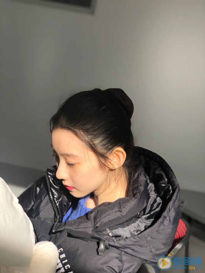 张艺凡甜美自拍照 张艺凡高清写真_张艺凡高清剧照