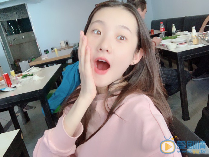 张艺凡甜美自拍照 张艺凡高清写真_张艺凡高清剧照