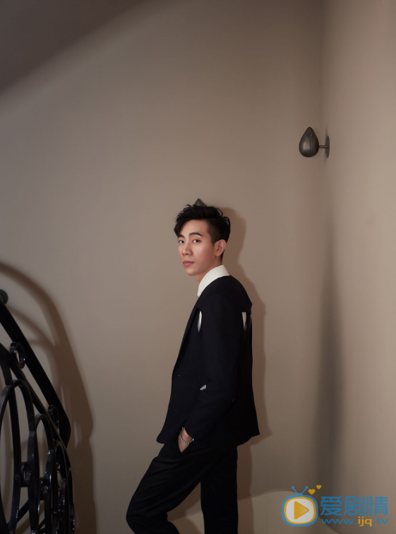 李镇泽西装写真 李镇泽高清写真_李镇泽高清剧照