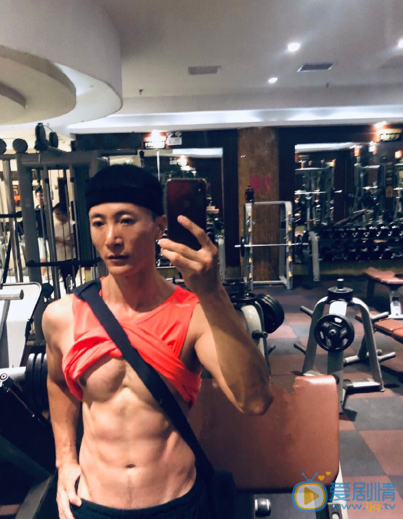 杨丰宇生活照 杨丰宇高清写真_杨丰宇高清剧照