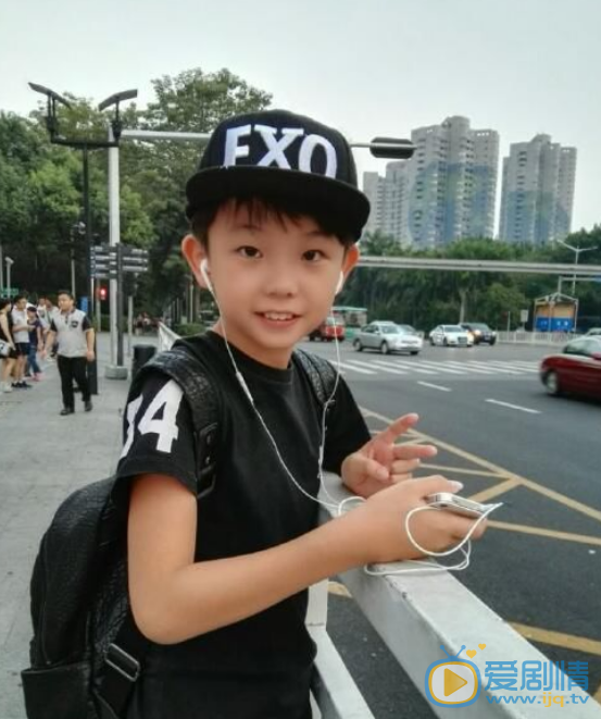 贺加生活照 贺加高清写真_贺加高清剧照