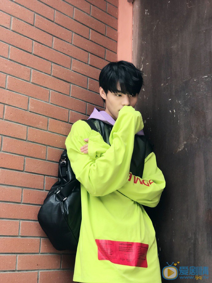 张艺东街拍图片集 张艺东高清写真_张艺东高清剧照