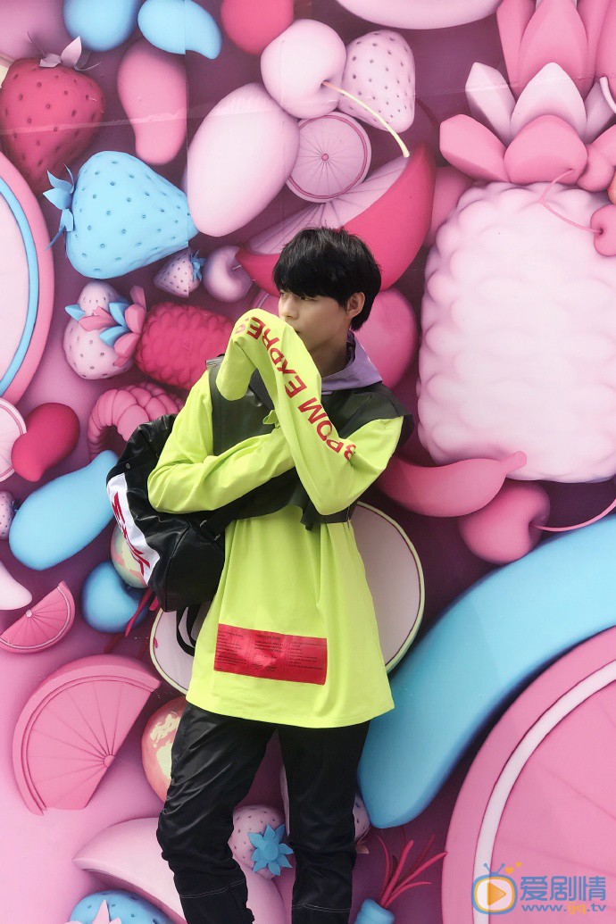 张艺东街拍图片集 张艺东高清写真_张艺东高清剧照