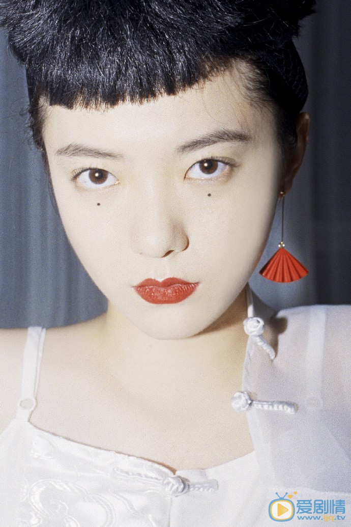 卓君姜个性写真图片