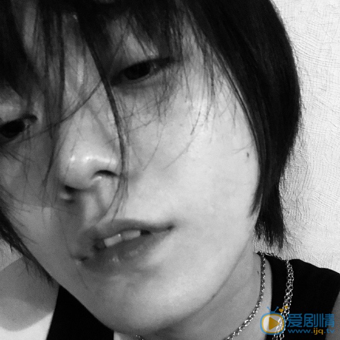 卓君姜黑白写真图片
