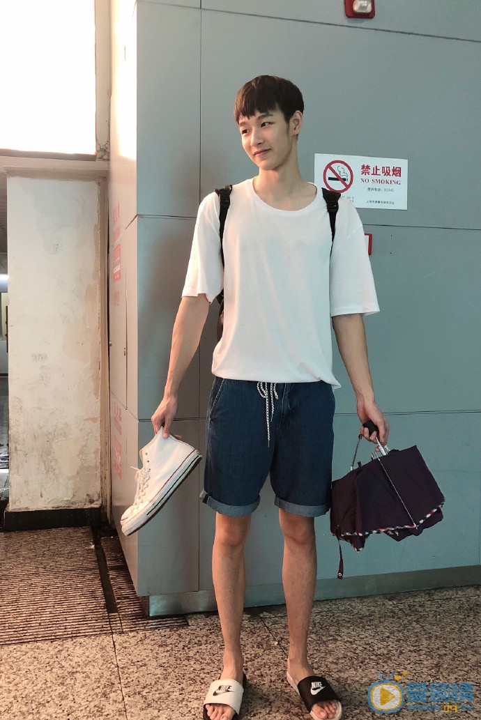 吴迪飞机场照图片集