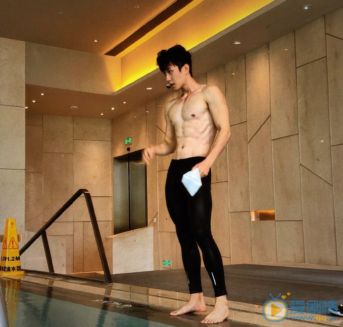 李明轩日常生活照图片 李明轩高清写真_李明轩高清剧照