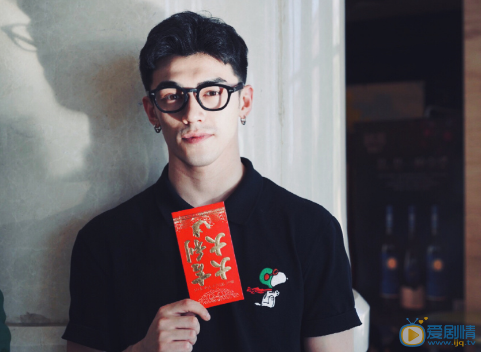 库都斯江·艾尼娃尔活动照片 库都斯江·艾尼娃尔高清写真_库都斯江·艾尼娃尔高清剧照