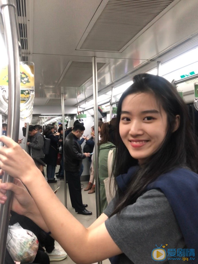 卢昱晓日常生活照图片 卢昱晓高清写真_卢昱晓高清剧照