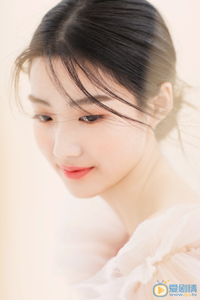 卢昱晓甜美写真图片集 卢昱晓高清写真_卢昱晓高清剧照