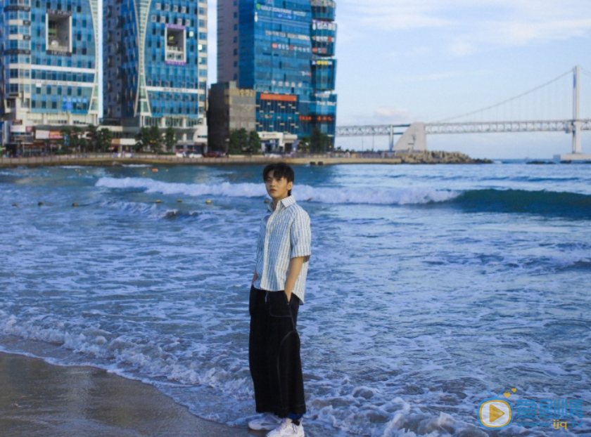 班玛加海边写真图片 班玛加高清写真_班玛加高清剧照