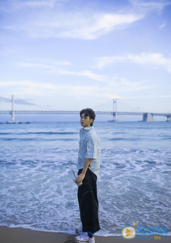 班玛加海边写真图片 班玛加高清写真_班玛加高清剧照