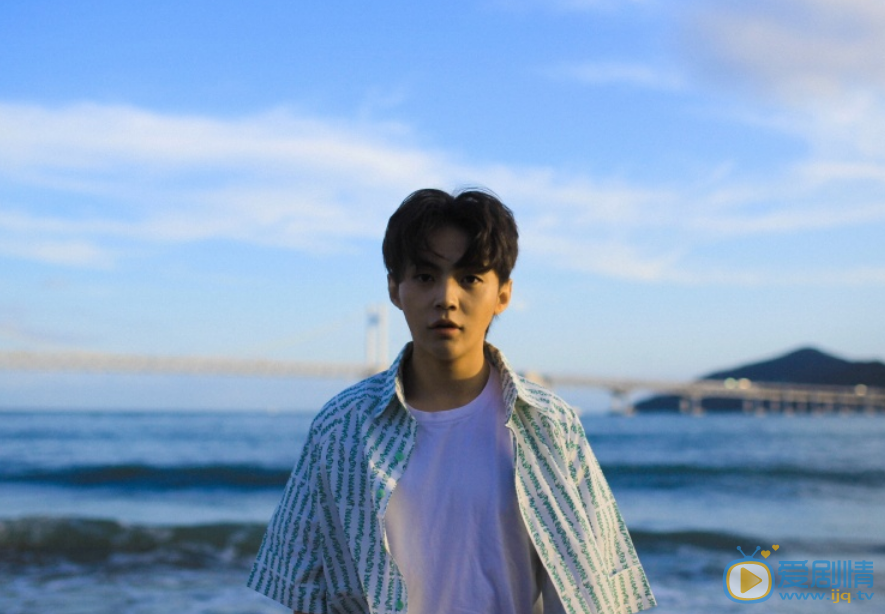班玛加海边写真图片 班玛加高清写真_班玛加高清剧照