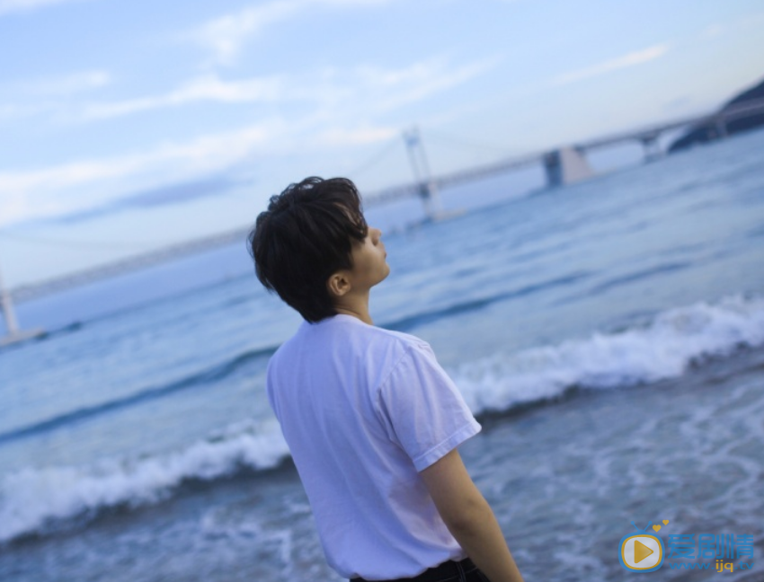 班玛加海边写真图片 班玛加高清写真_班玛加高清剧照