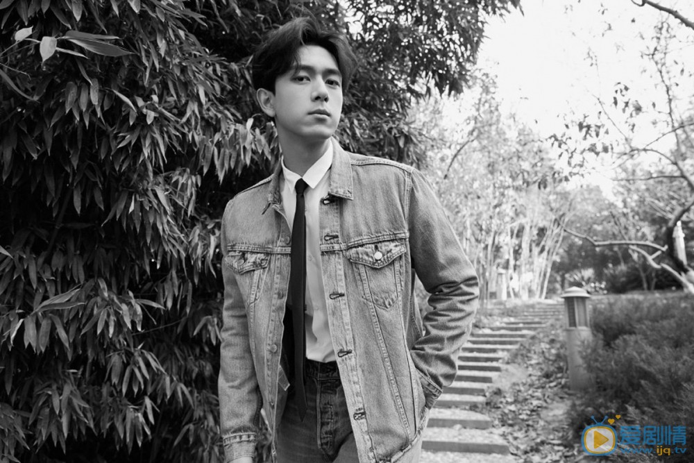 李现率性洒脱图片 李现高清写真_李现高清剧照