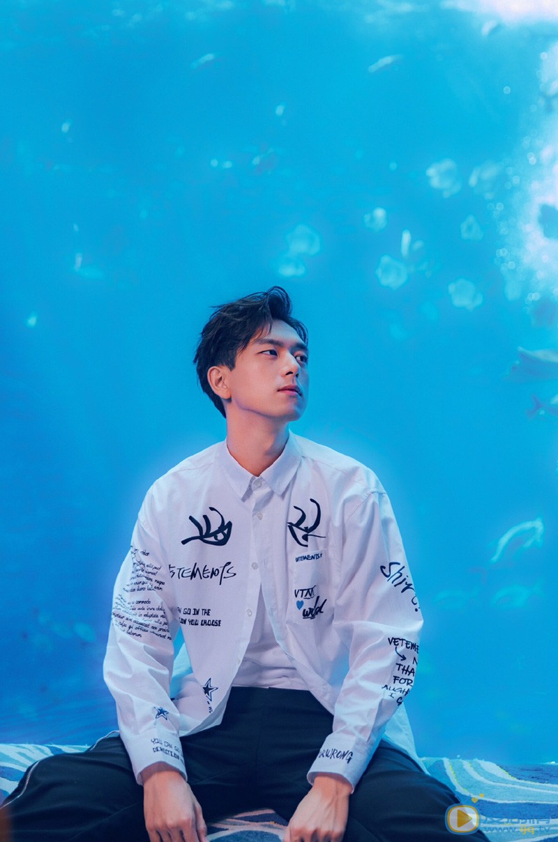 李现小清新衬衫照 李现高清写真_李现高清剧照
