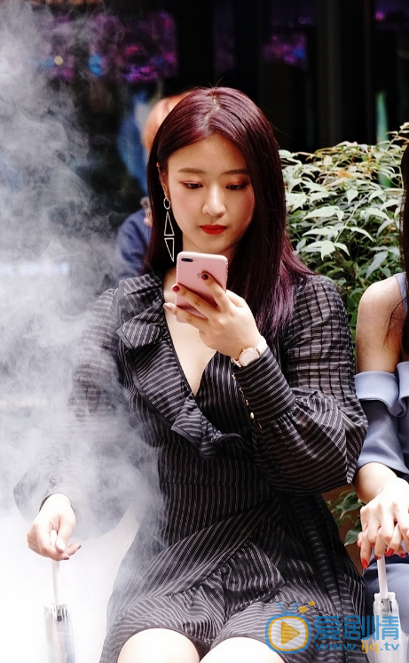 张悠然游玩照
