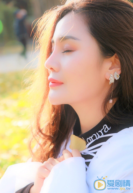 周小芮唯美旅拍照 周小芮高清写真_周小芮高清剧照
