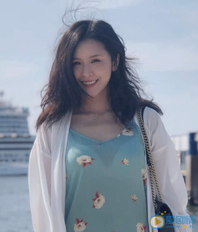 王蕾旅拍照 王蕾高清写真_王蕾高清剧照