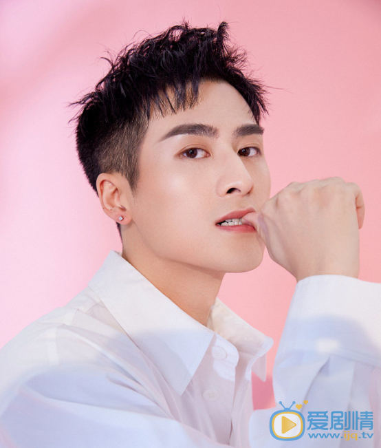 李奔型男高清写真 李奔高清写真_李奔高清剧照