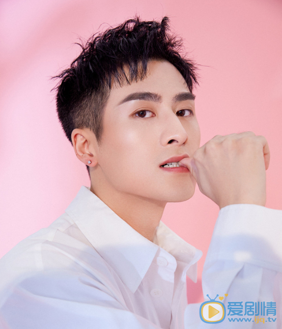 李奔型男高清写真 李奔高清写真_李奔高清剧照