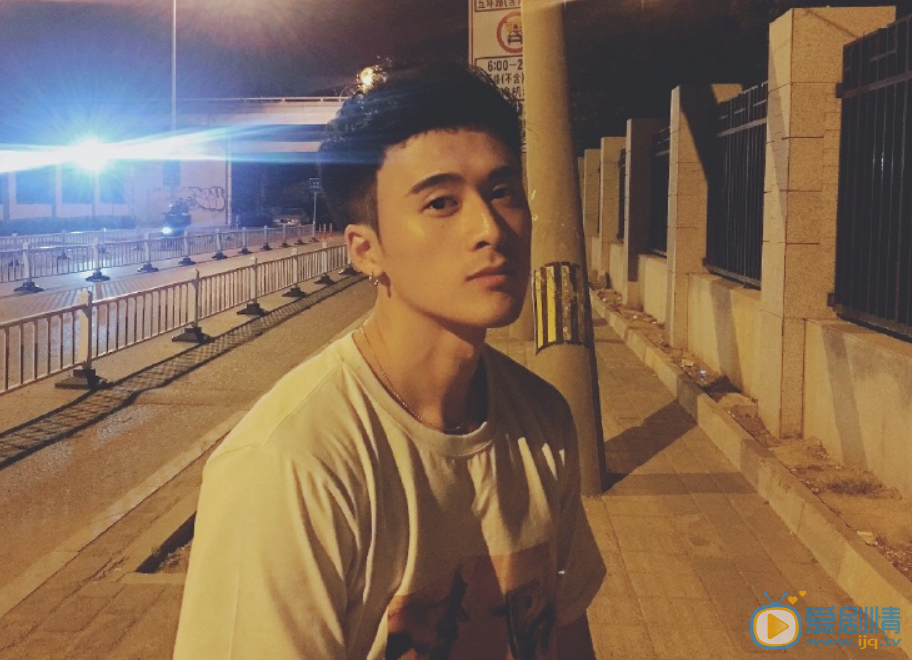 李奔型男高清写真 李奔高清写真_李奔高清剧照