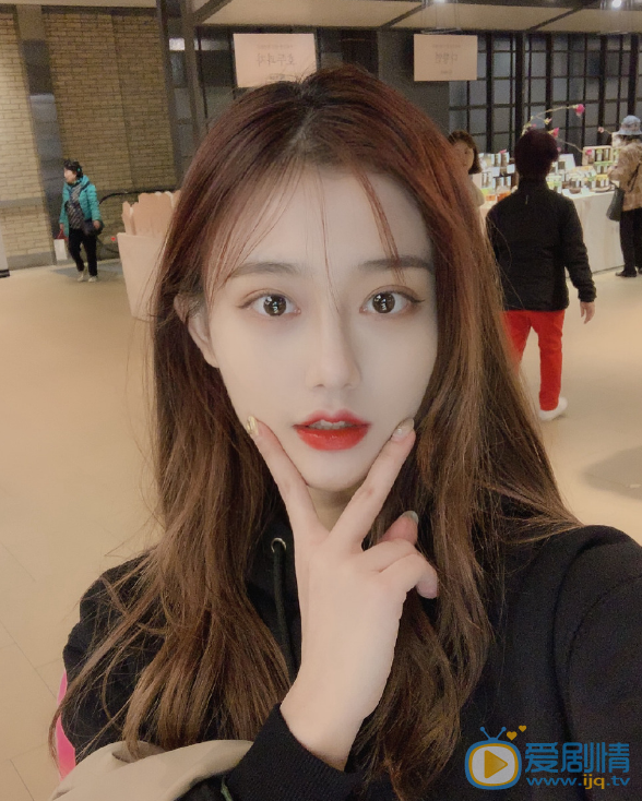 余逸蕾个人资料简介 余逸蕾演艺经历 余逸蕾甜美自拍生活照