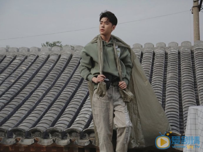 张云雷摆拍写真大片 张云雷高清写真_张云雷高清剧照