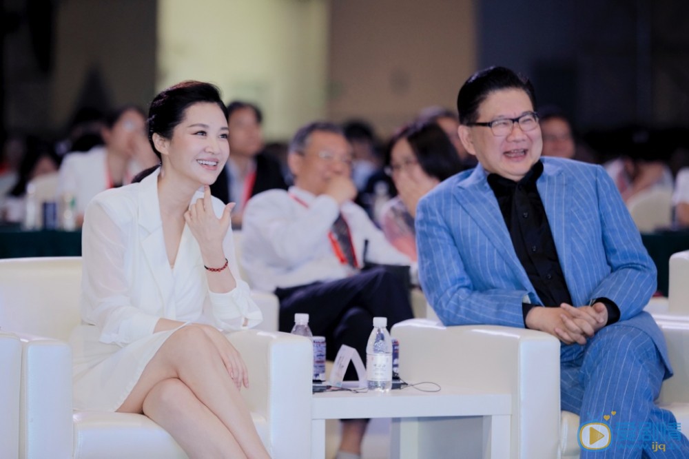 许晴气质活动照图片 许晴高清写真_许晴高清剧照
