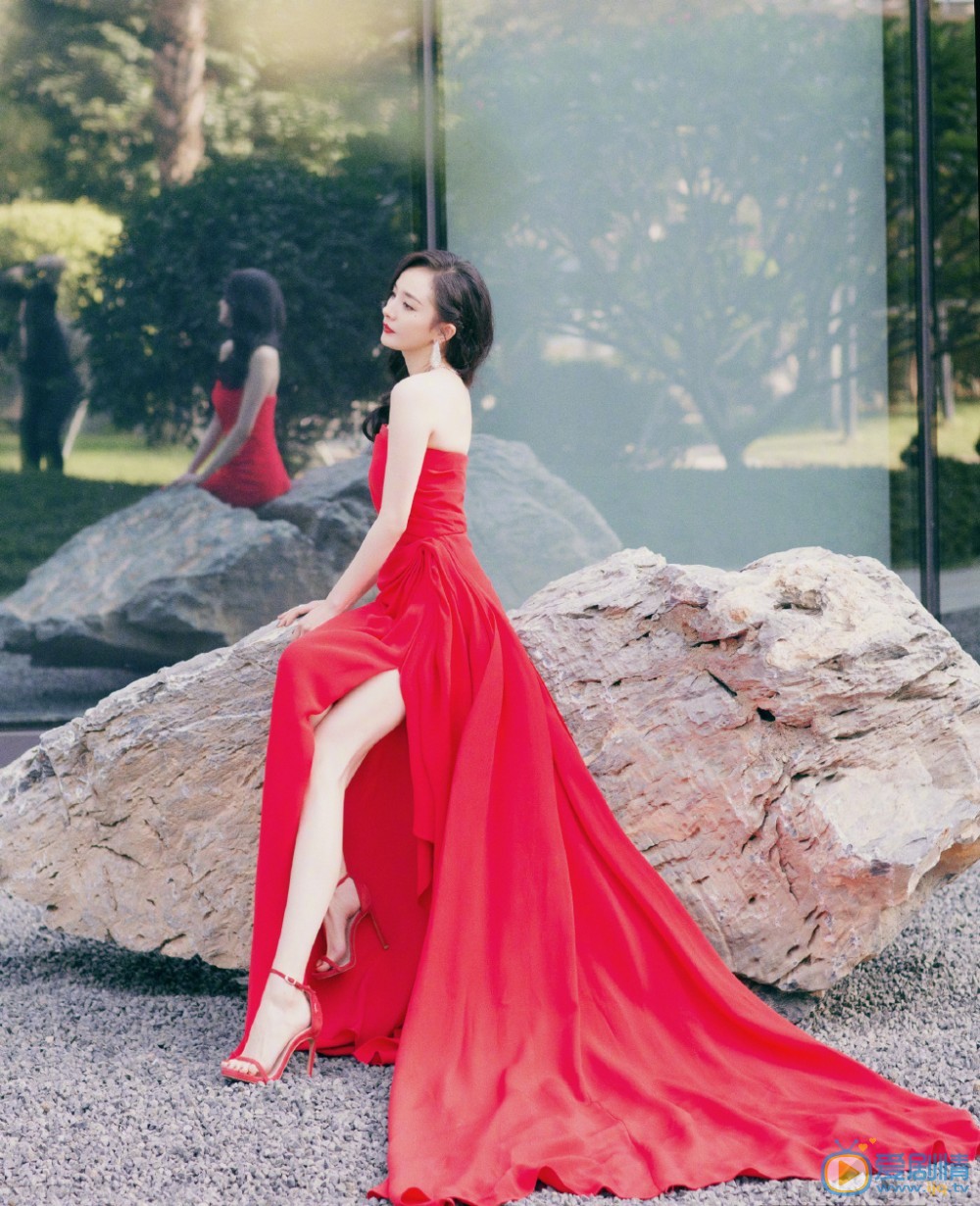 杨幂金鸡红毯照图片集 杨幂高清写真_杨幂高清剧照