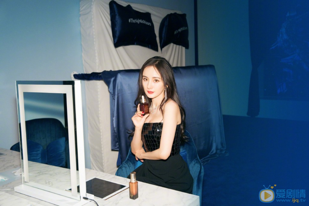 杨幂现场活动照图片集 杨幂高清写真_杨幂高清剧照
