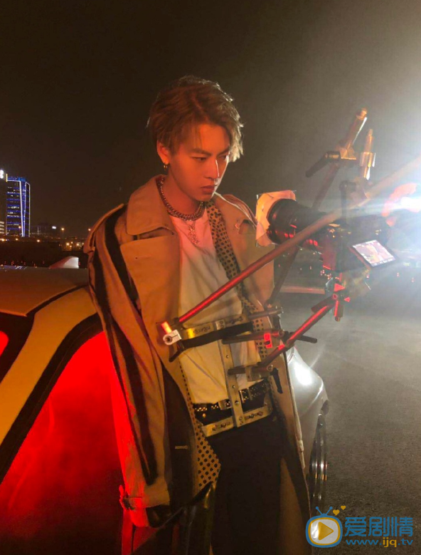 张航街拍写真 张航高清写真_张航高清剧照